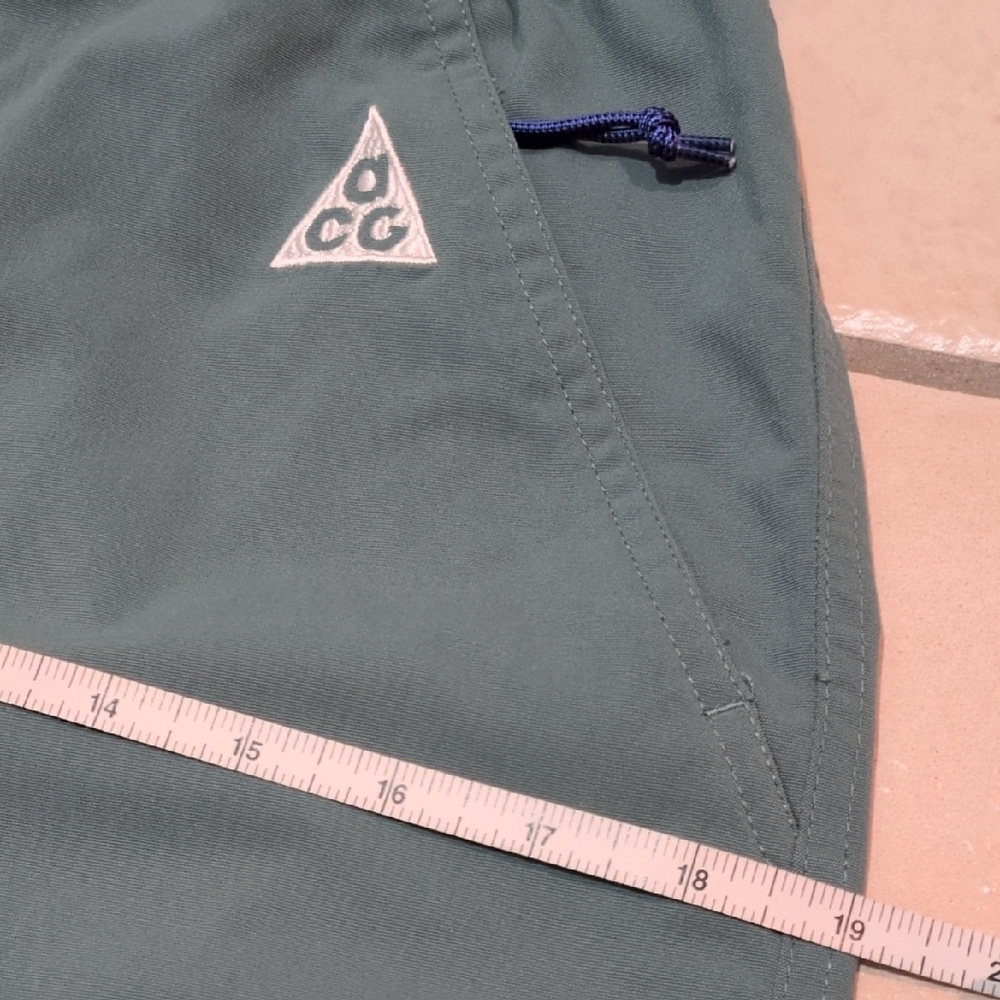 Nike ACG Shorts with Adjustable Belt XS - Picture 10 of 12